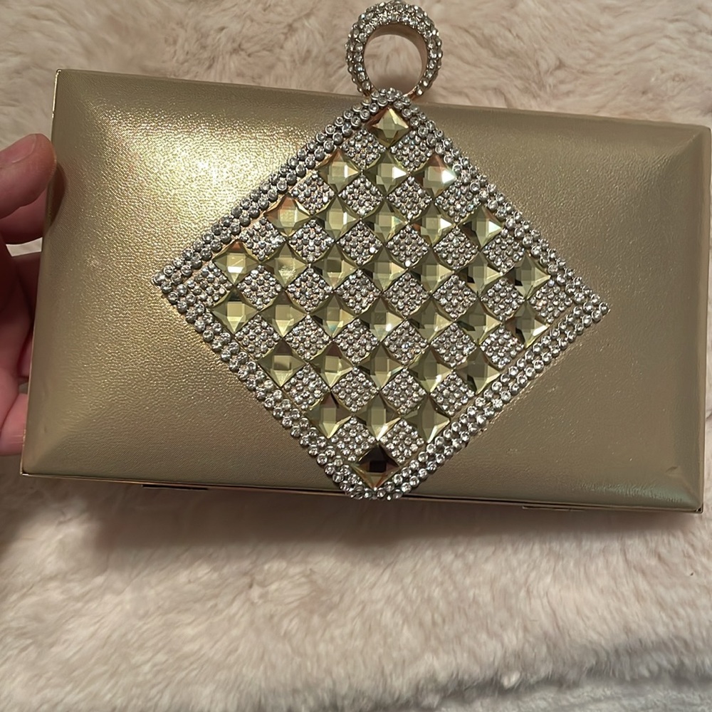 Nina’s Collection Canada gold clutch with chain NWT. - Picture 6 of 13